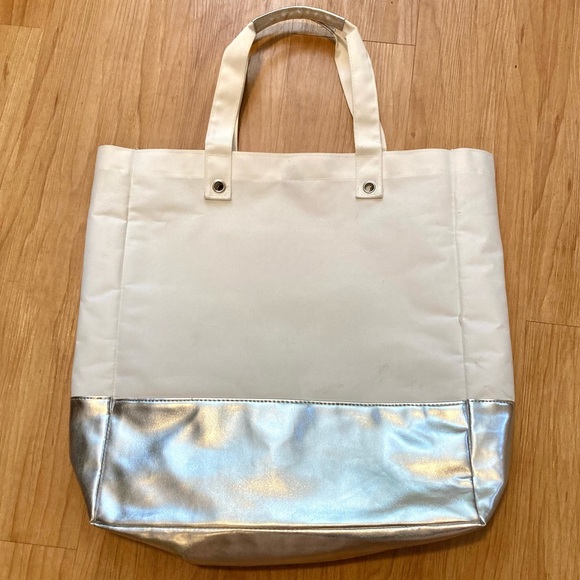 Large white tote bag with metallic silver base - Picture 1 of 7